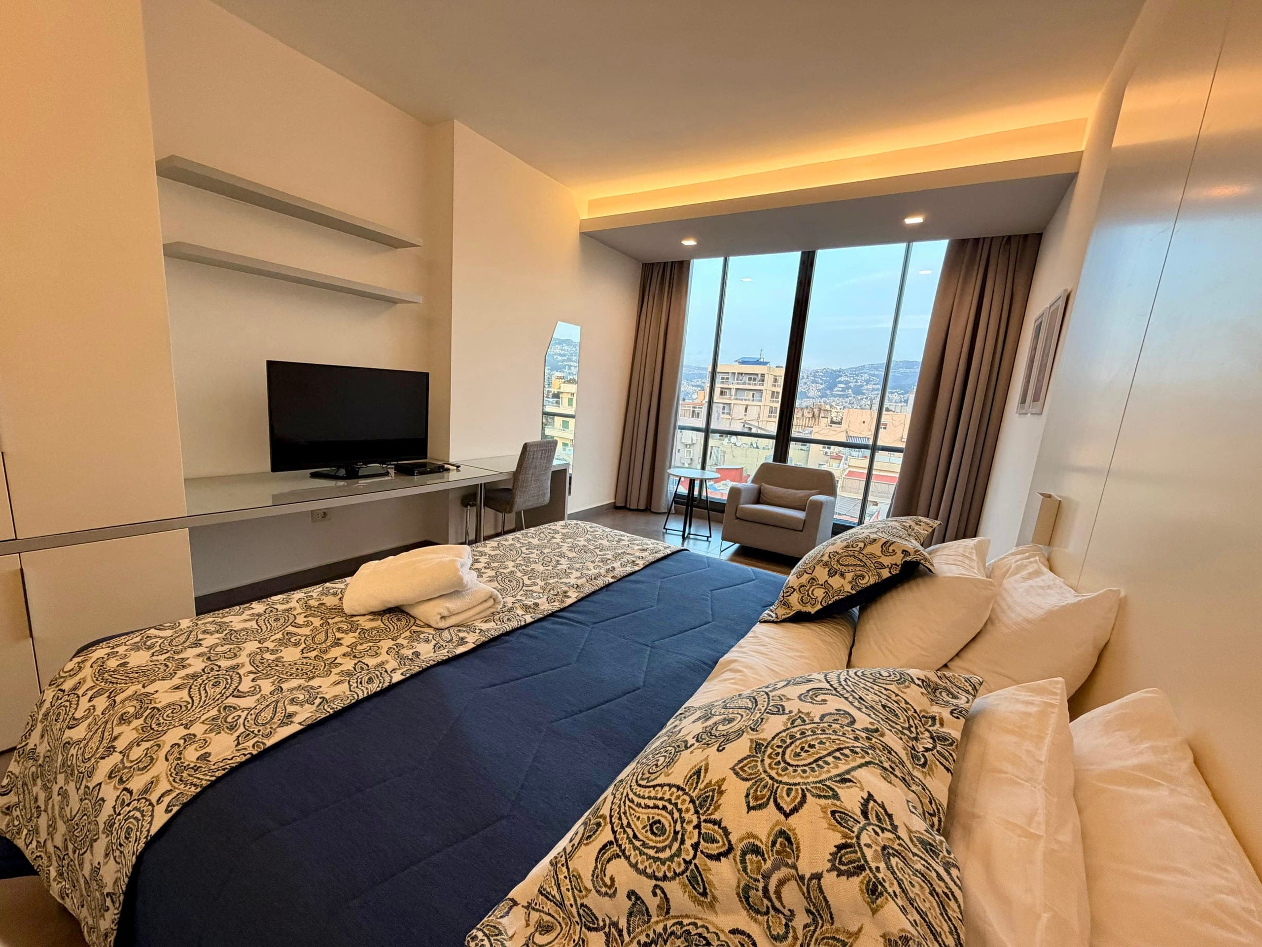 Spacious Serviced One-Bedroom