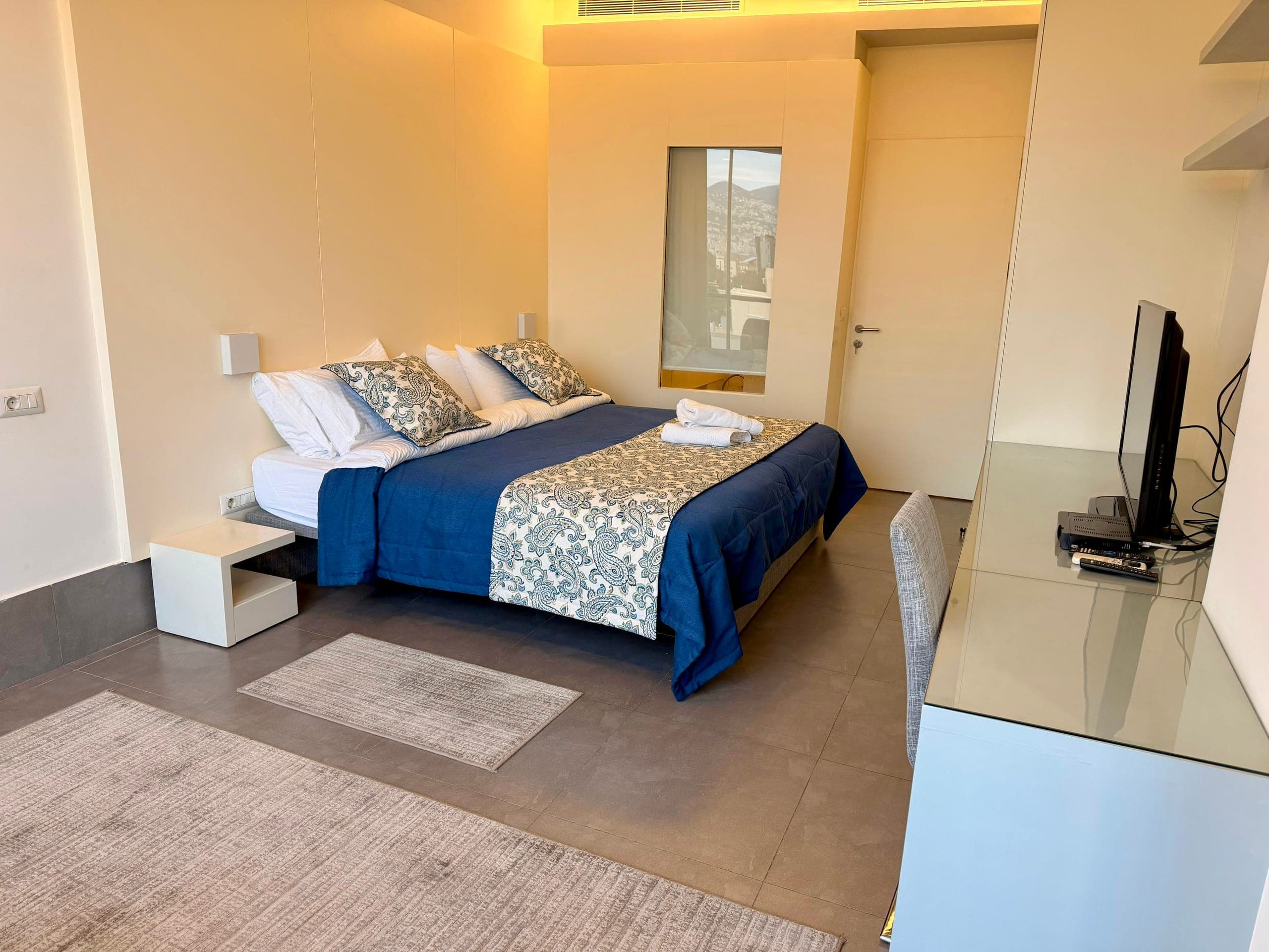 Spacious Serviced One-Bedroom