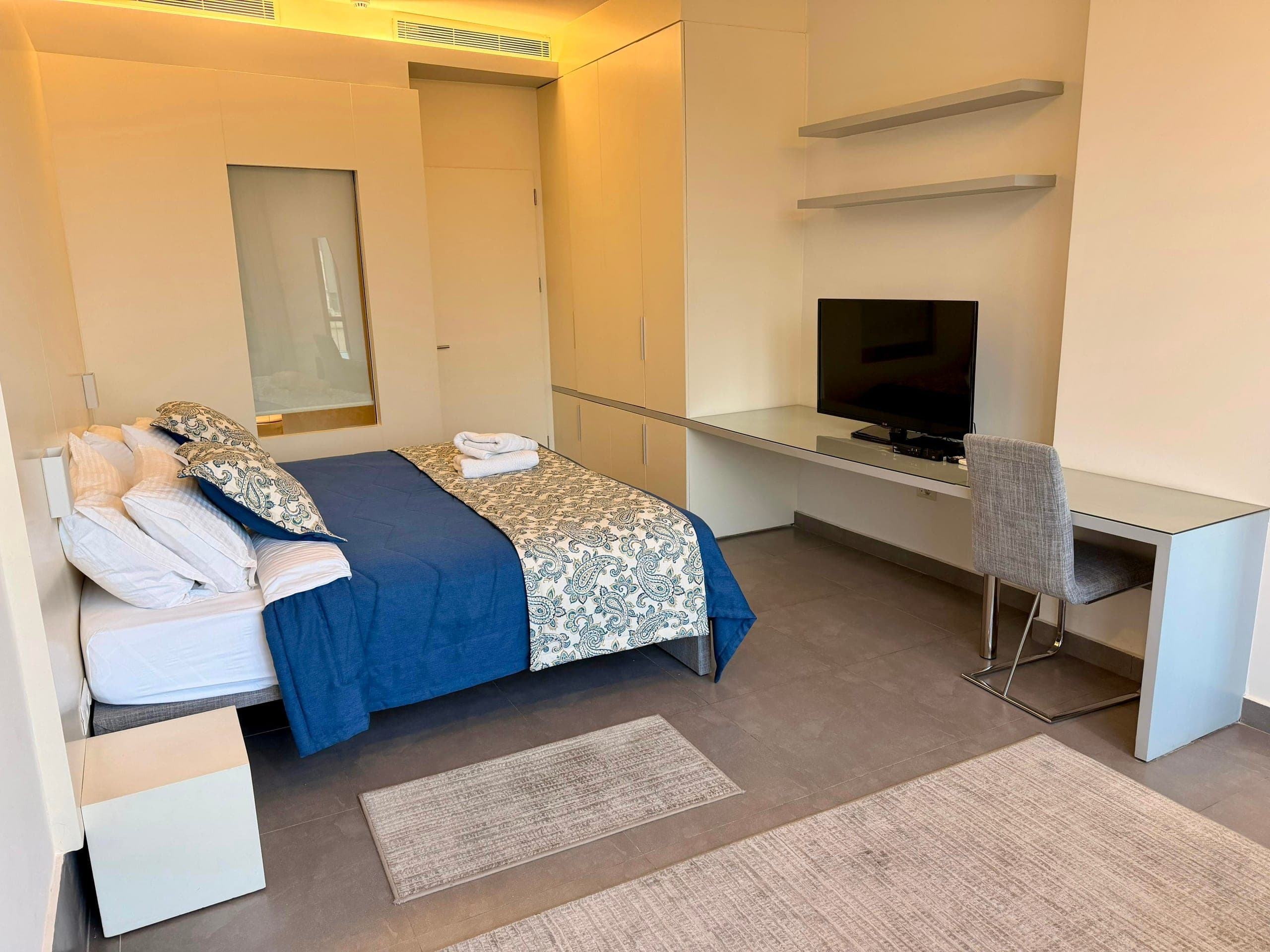 Spacious Serviced One-Bedroom